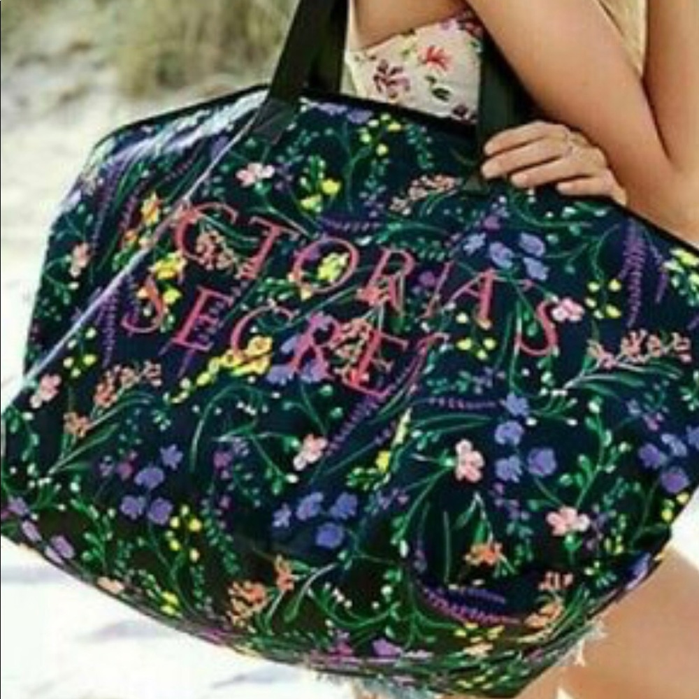 ❌❌SOLD❌❌🆕NWT VICTORIA SECRET LARGE FLORAL TOTE - Picture 2 of 5